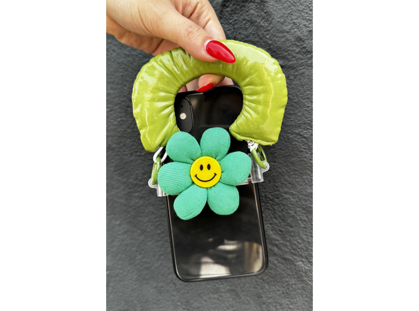 Yeşil Renk Papatya Figürlü Telefon Aksesuarı