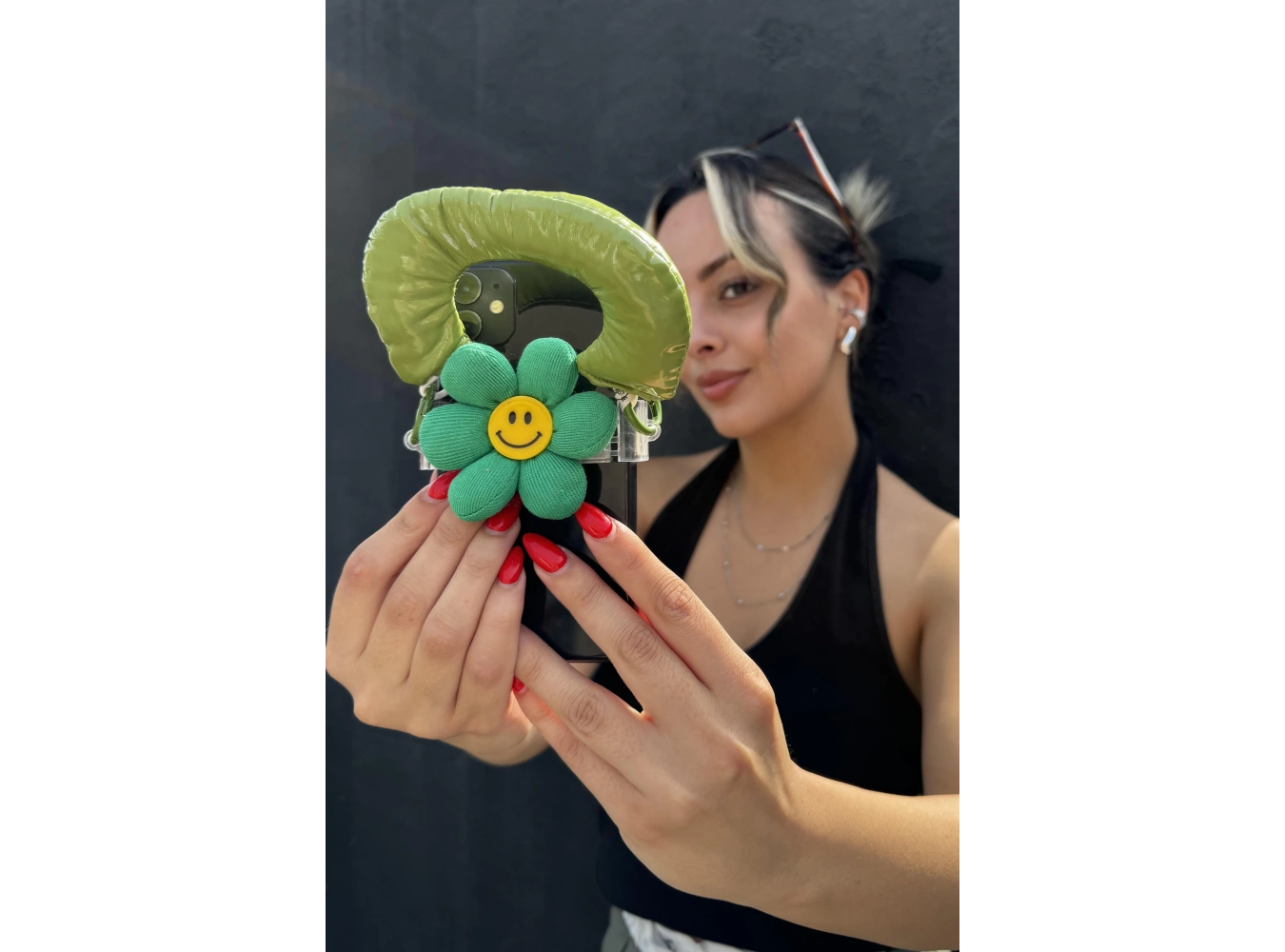 Yeşil Renk Papatya Figürlü Telefon Aksesuarı