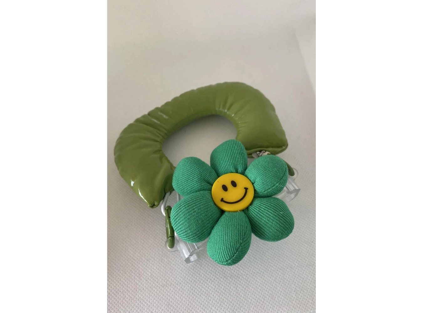 Yeşil Renk Papatya Figürlü Telefon Aksesuarı