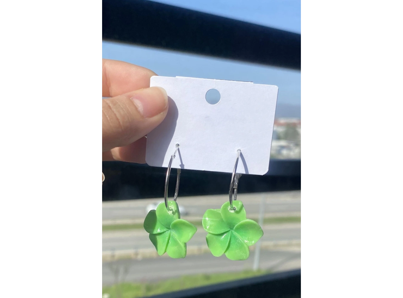 Yeşil Renk Sallantılı Lotus Küpe (Çift)