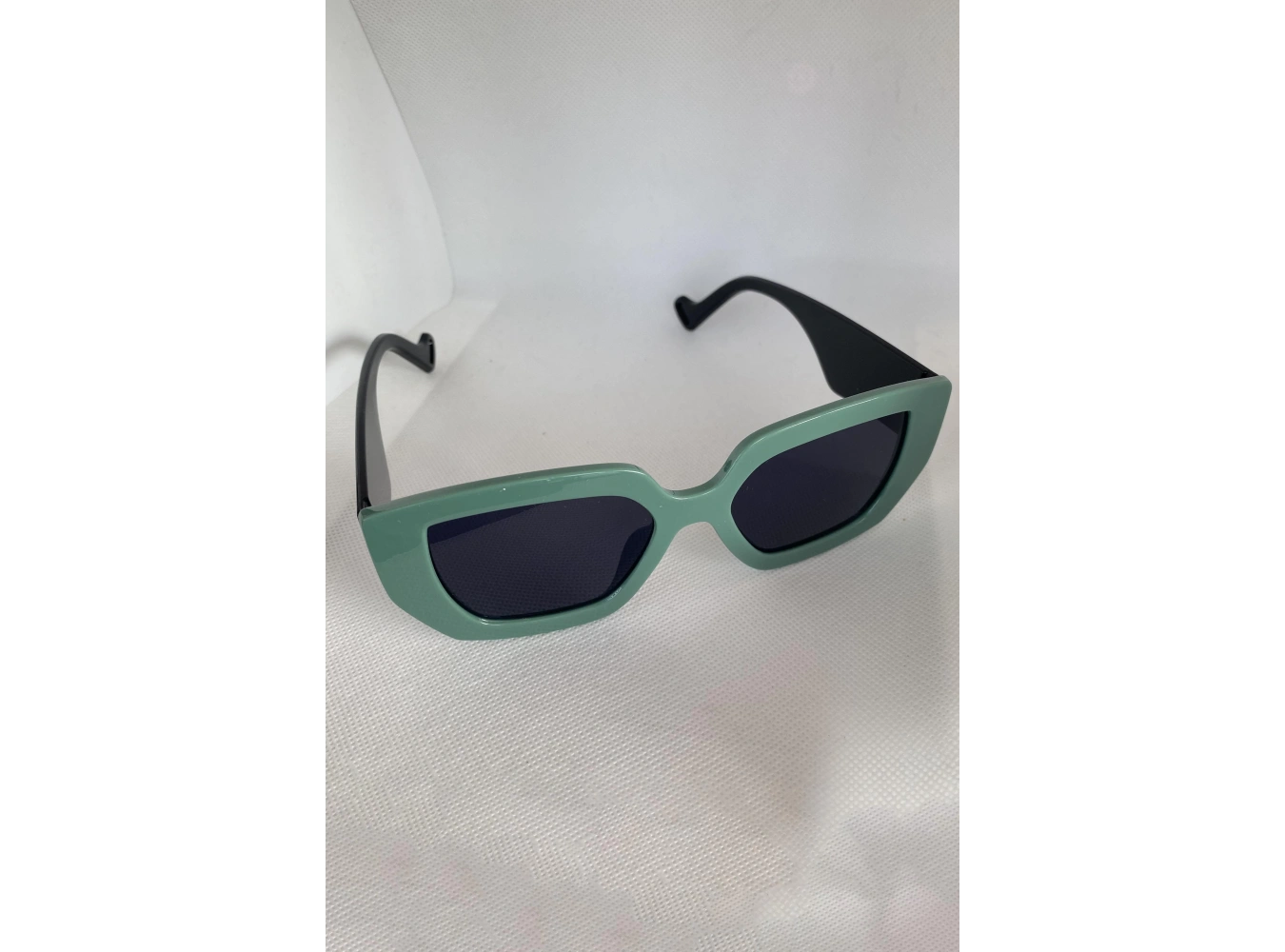 Yeşil Renk Siyah Cam Detaylı Kadın Güneş Gözlüğü