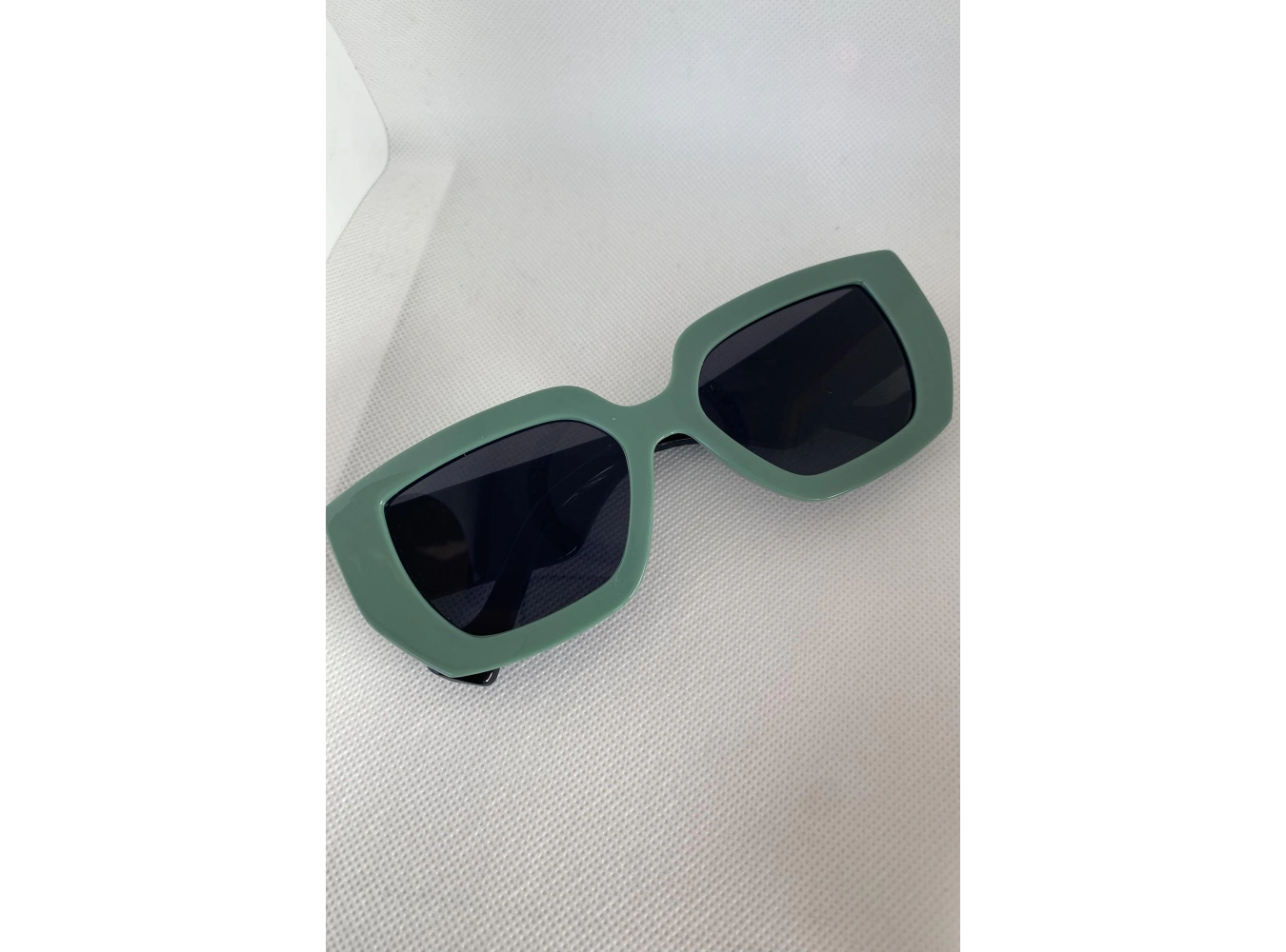 Yeşil Renk Siyah Cam Detaylı Kadın Güneş Gözlüğü