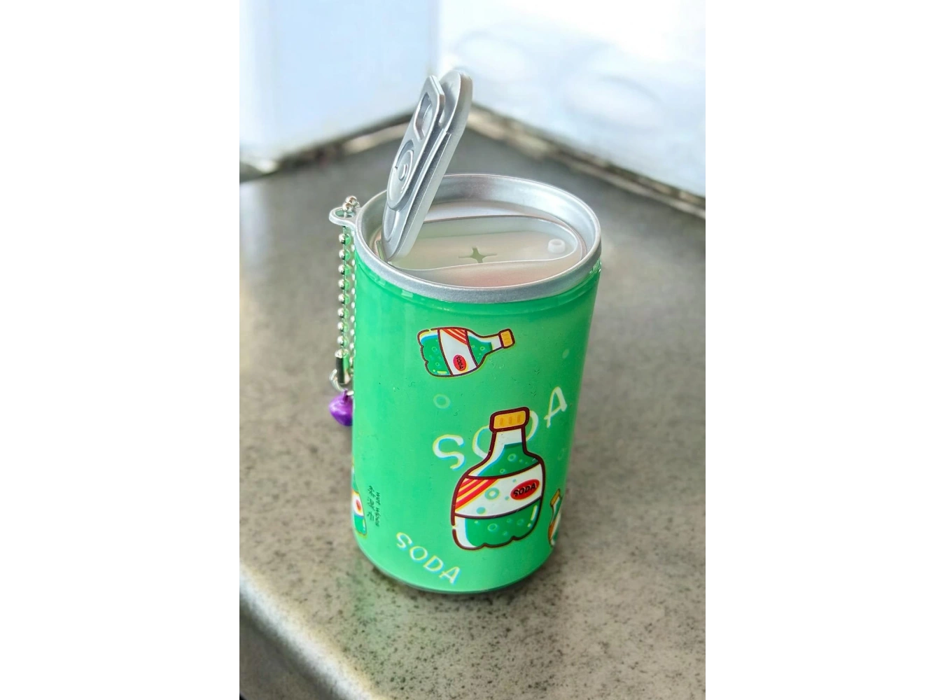 Yeşil Renk Soda Figürlü Anahtarlık Detaylı Kutulu Islak Mendil