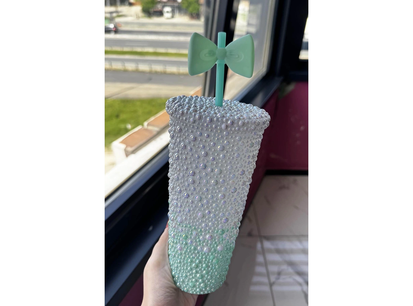 Yeşil Ve Beyaz Renk İnci Detaylı Pipetli Suluk