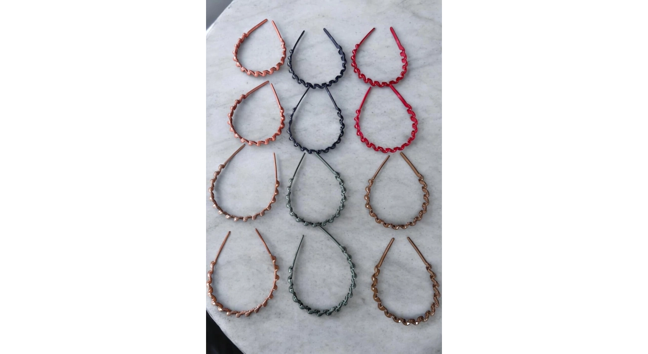 12li Karışık Renk Burgu Detaylı Taç