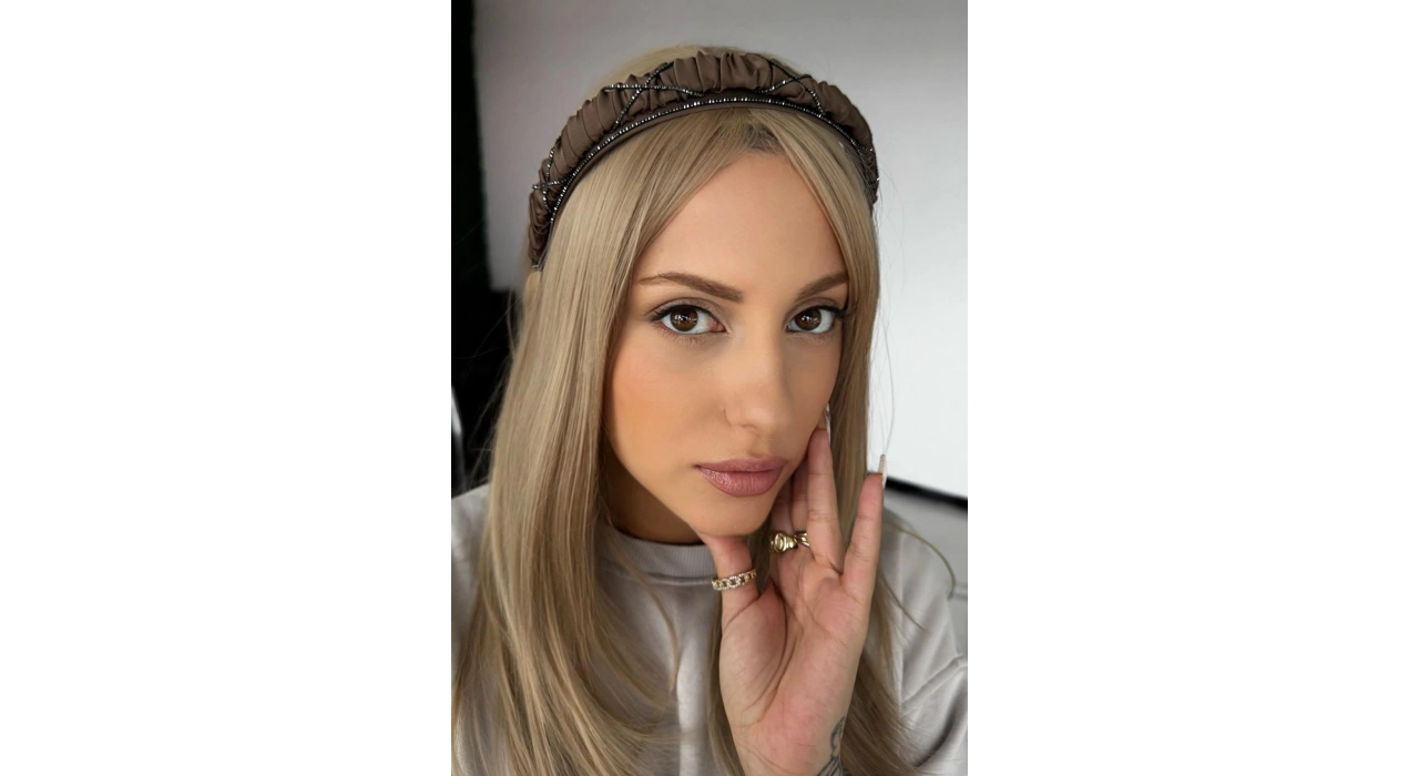 Açık Kahve Renk Taş Detaylı Taç