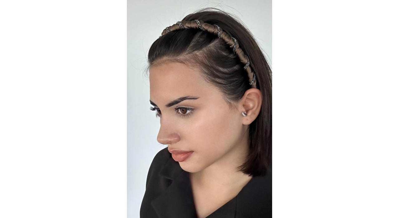 Açık Kahve Renk Taş Detaylı Taraklı Taç