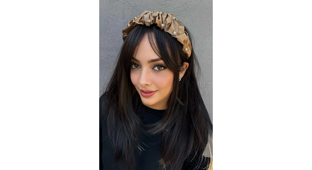 Açık Kahverengi İnci Detaylı Büzgülü Taç