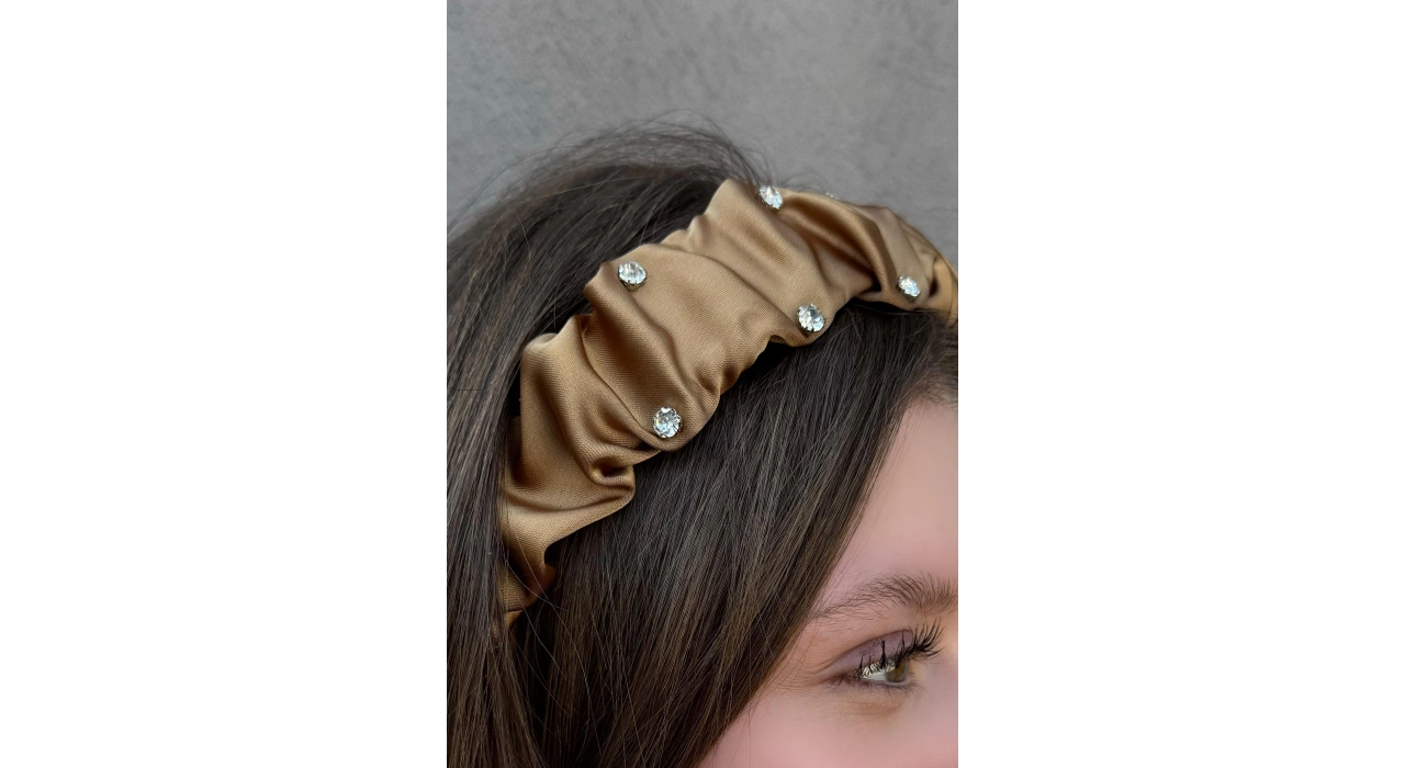 Açık Kahverengi Taş Detaylı Büzgülü Taç