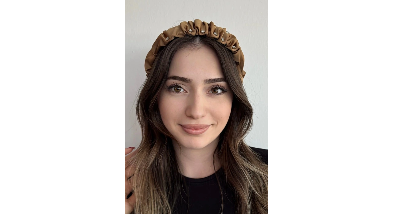 Açık Kahverengi Taş Detaylı Büzgülü Taç