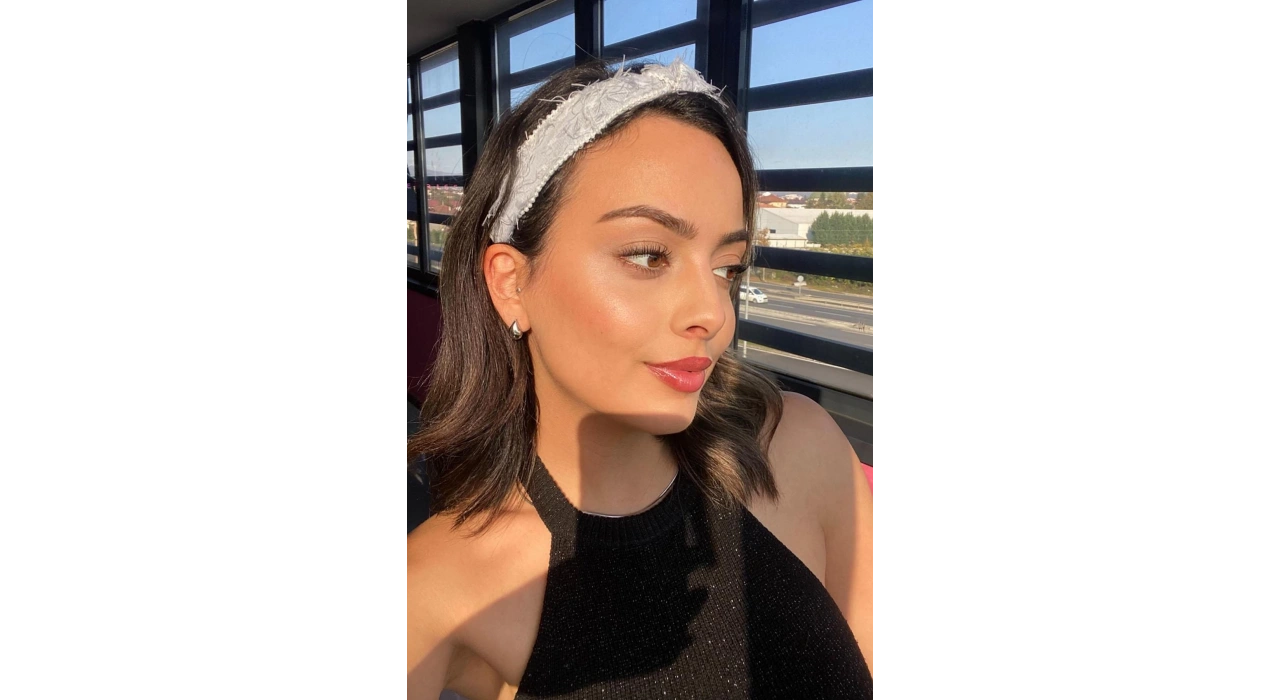 Açık Mavi Renk İnci Detaylı Taç