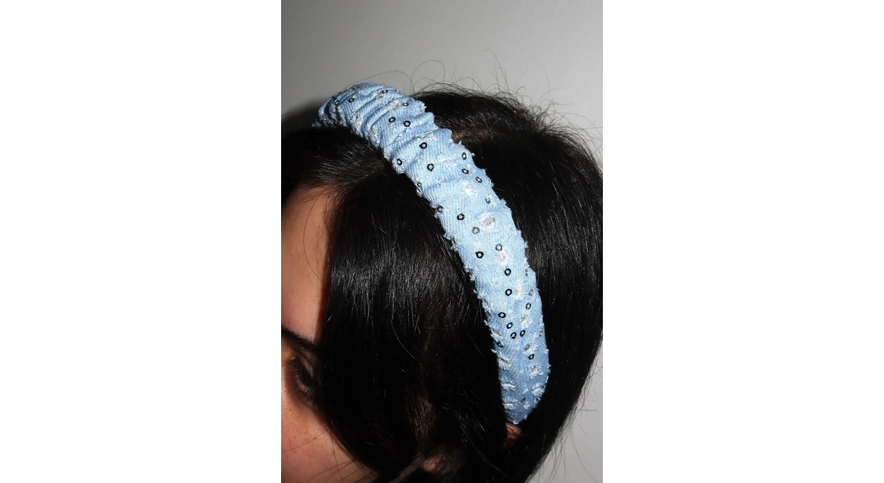 Açık Mavi Renk Kot Detaylı Taç