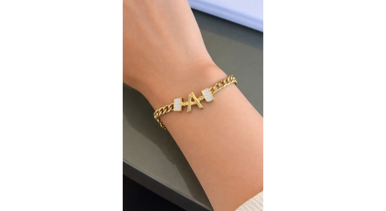 Altın Renk A Harf Çelik Bileklik