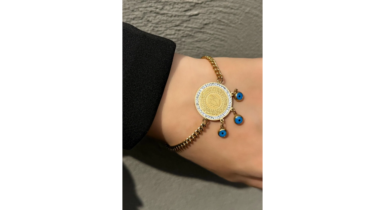 Altın Renk Çeyrek Figürlü Nazar Boncuğu Detaylı Çelik Bileklik