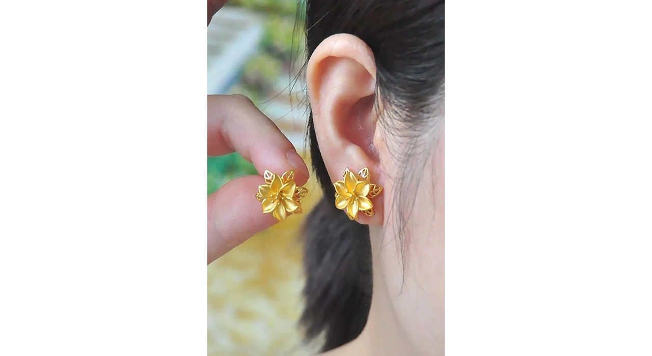 Altın Renk Çiçek Figürlü 14K Altın Kaplama Tx  Küpe (Çift)