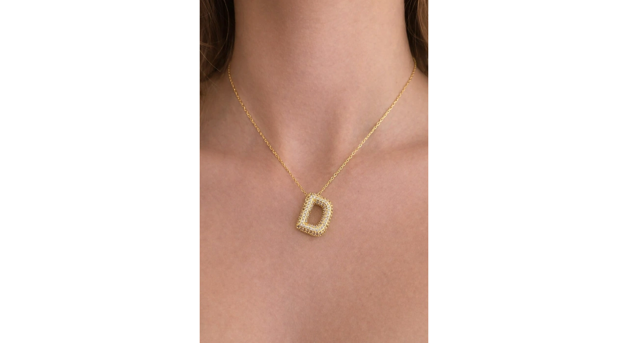 Altın Renk D Harf Taş Detaylı Çelik Kolye