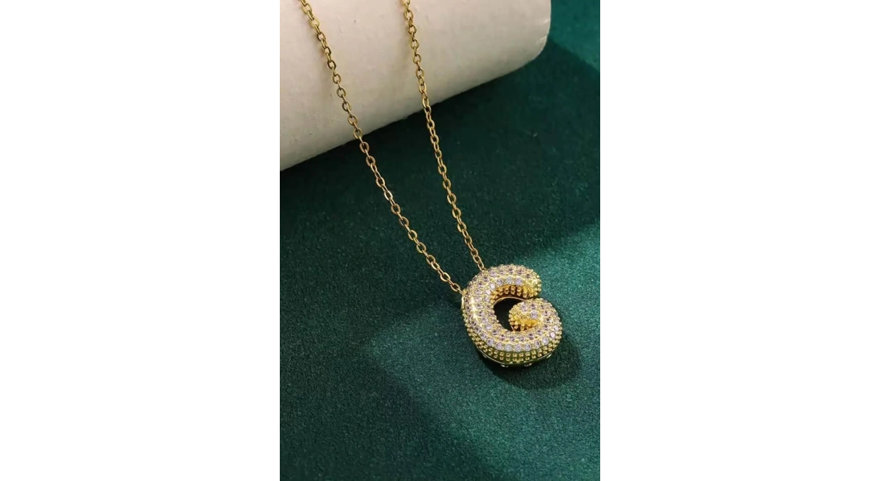 Altın Renk G Harf Taş Detaylı Çelik Kolye