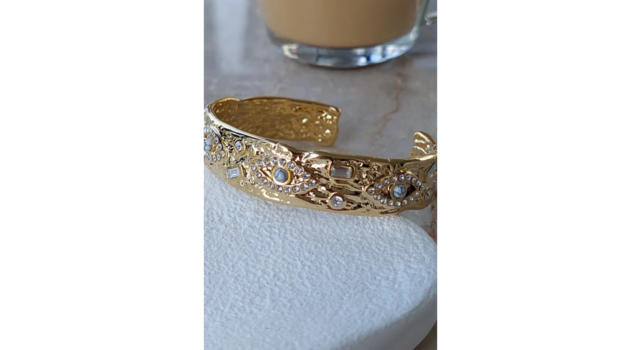 Altın Renk Göz Figürlü Taş Detaylı Çelik Kelepçe Bileklik