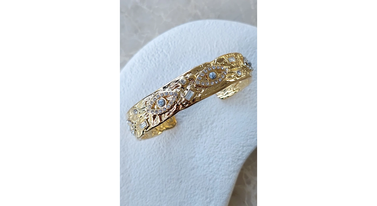 Altın Renk Göz Figürlü Taş Detaylı Çelik Kelepçe Bileklik