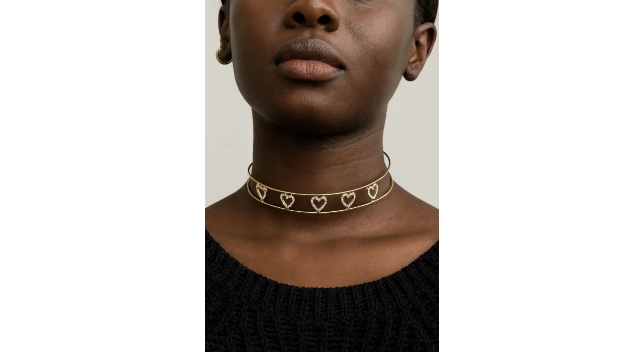 Altın Renk Kalp Figürlü Taş Detaylı Choker Kolye