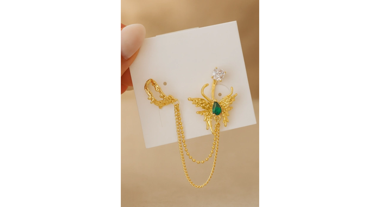 Altın Renk Kelebek Figürlü Taş Detaylı Ear Cuff Küpe Set