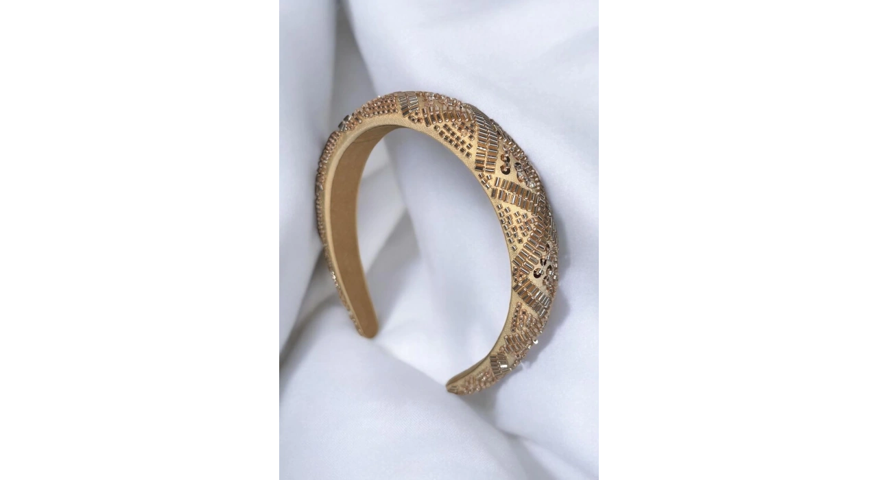 Altın Renk Kristal Boncuk Detaylı Taç