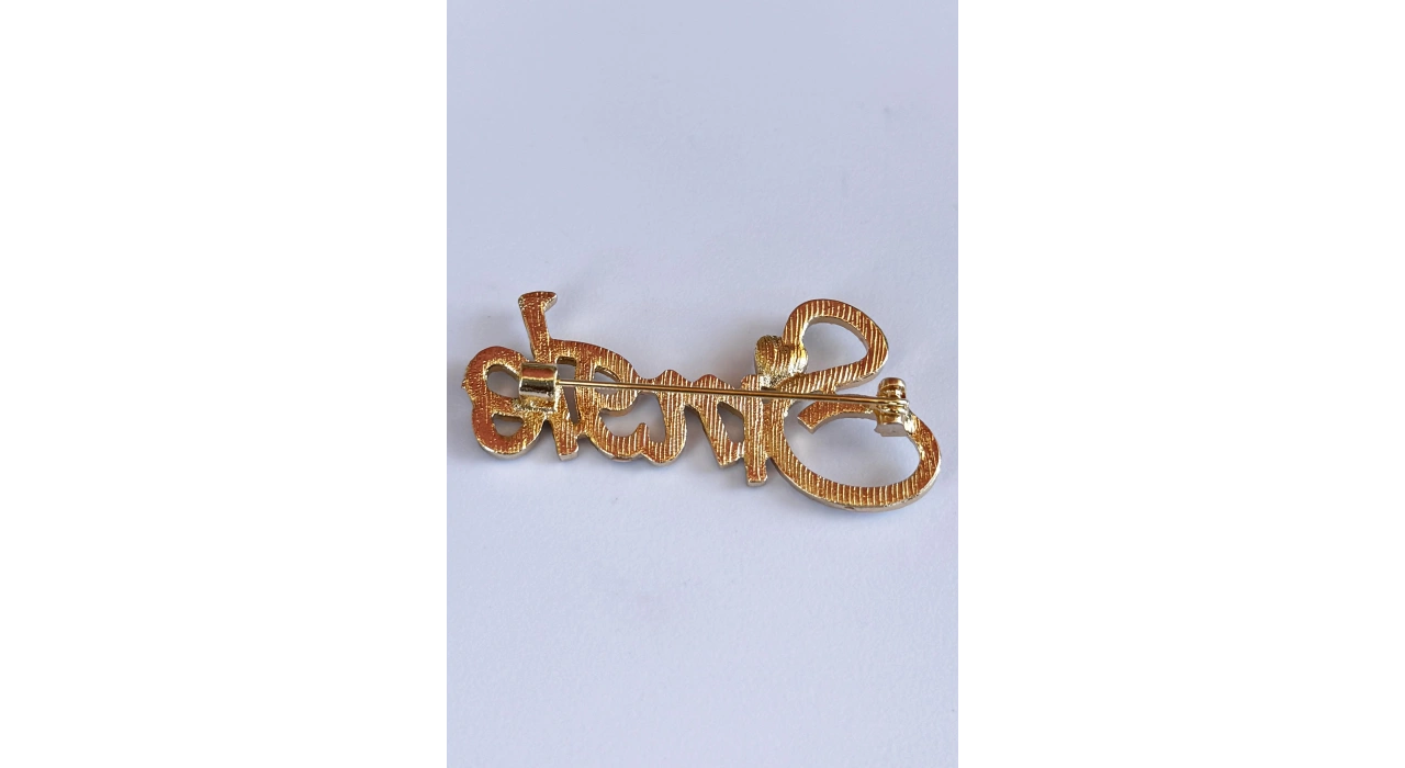 Altın Renk Single Yazılı Taşlı Broş