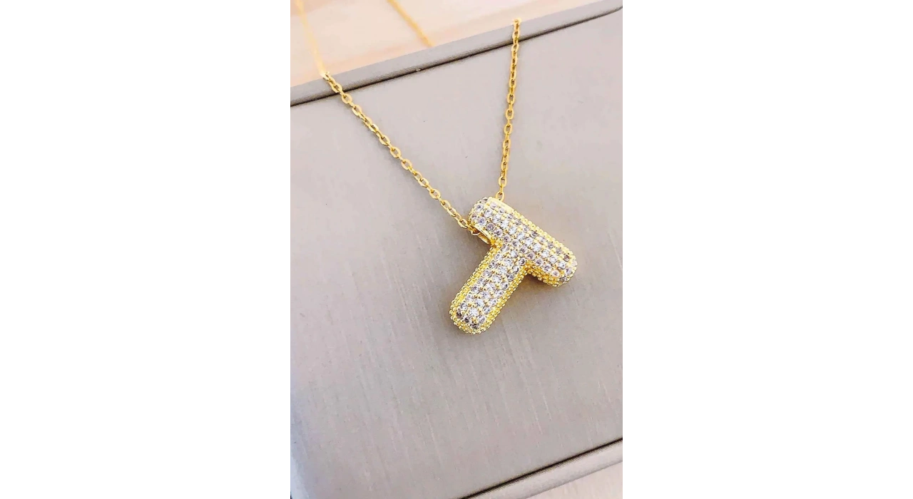 Altın Renk T Harf Taş Detaylı Çelik Kolye