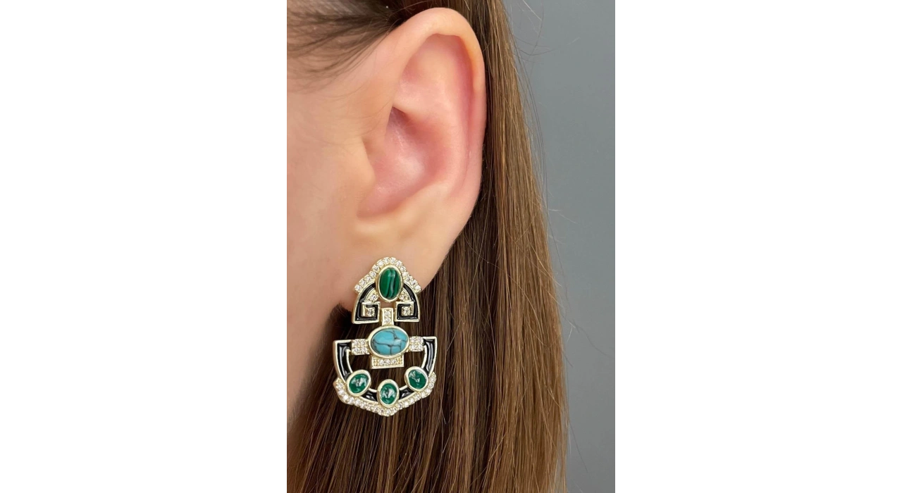 Altın Renk Taş Detaylı Tasarım Küpe (Çift)