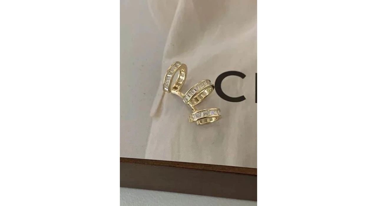 Altın Renk Taş Detaylı Üçlü Görünümlü Ear Cuff (Tek)