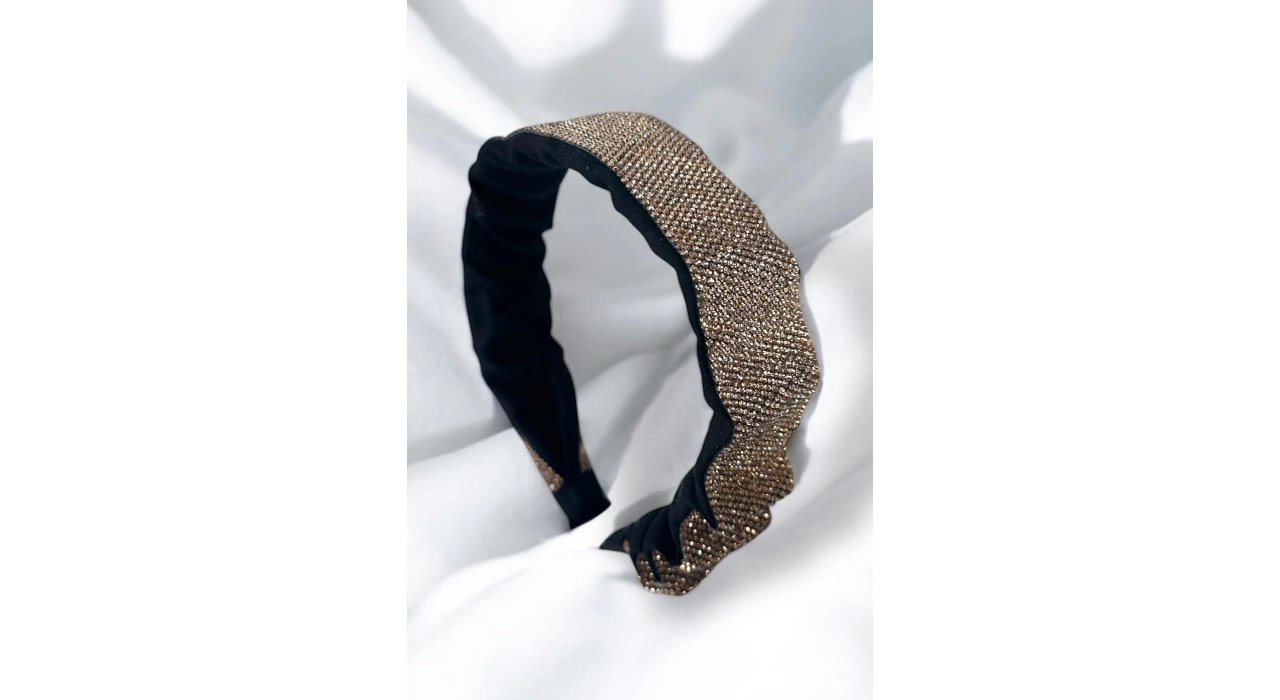 Altın Renk Taşlı Büzgü Detaylı Taç