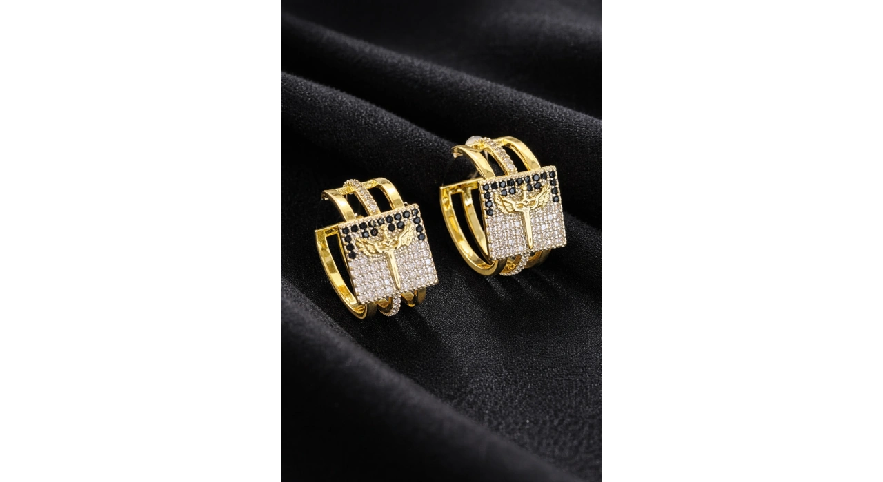 Altın Renk Üçlü Plaka Melek Figürlü Halka Küpe (Çift)