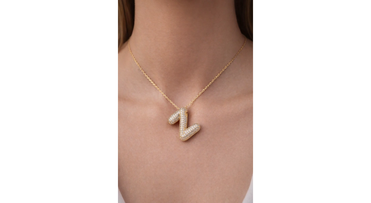 Altın Renk Z Harf Taş Detaylı Çelik Kolye