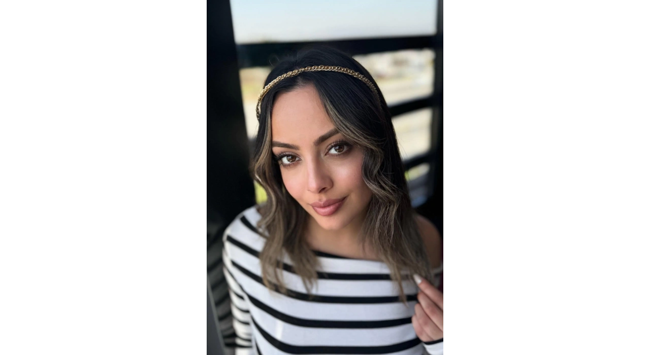 Altın Renk Zincir Detaylı Taç