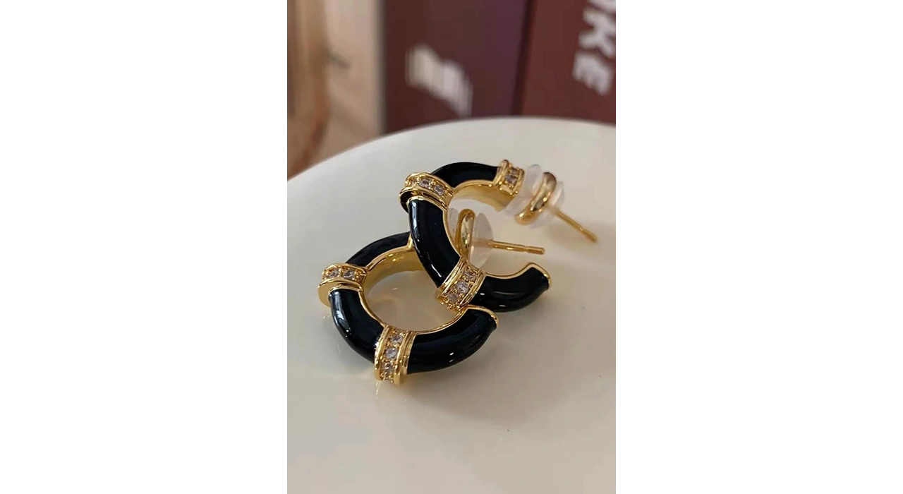 Altın Ve Siyah Renk Taş Detaylı 14K Altın Kaplama Xuping Küpe (Çift)