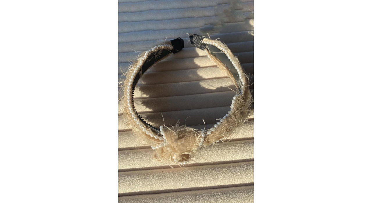 Bej Renk İnci Detaylı Taç