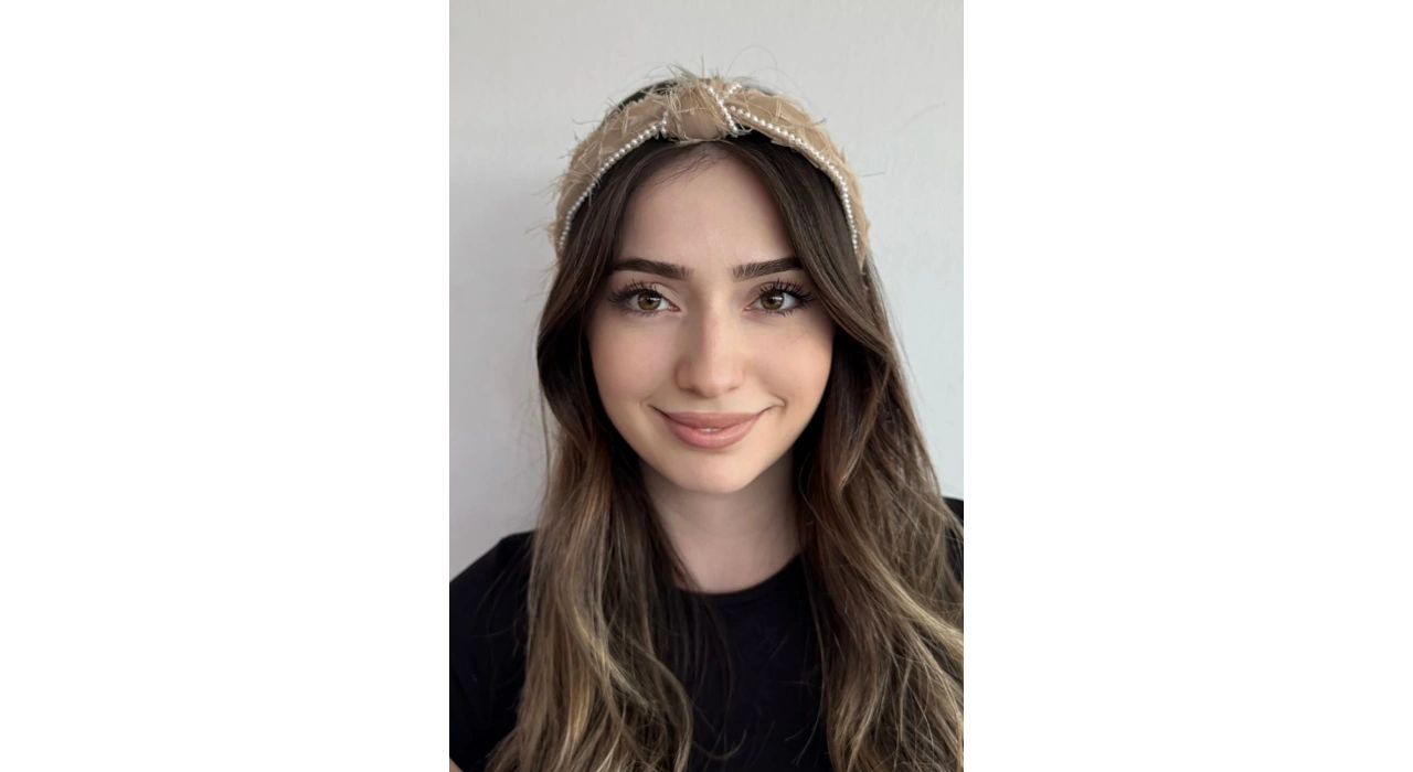 Bej Renk İnci Detaylı Taç