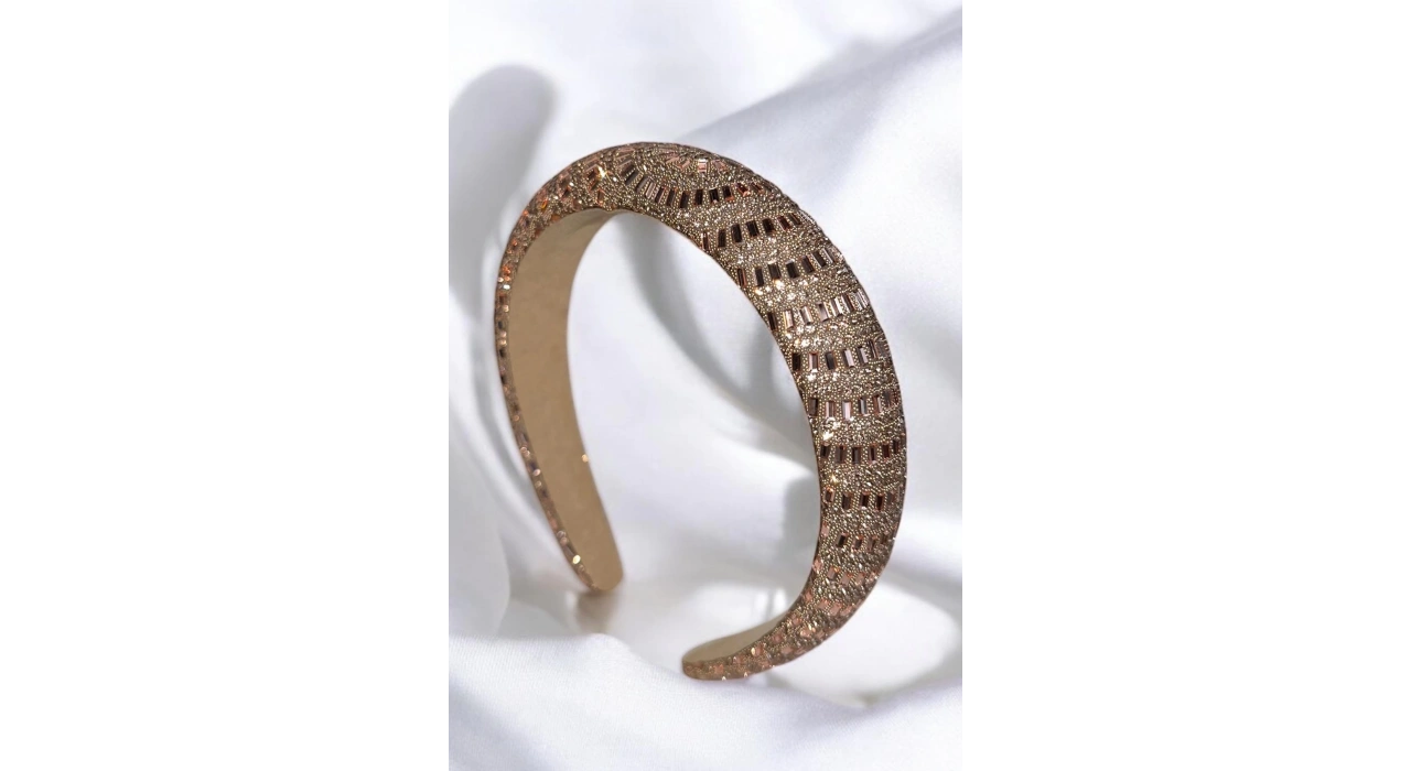 Bej Renk Kristal Taş Detaylı Taç