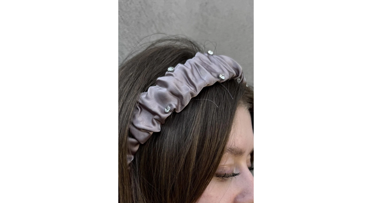 Bej Renk Taş Detaylı Büzgülü Taç