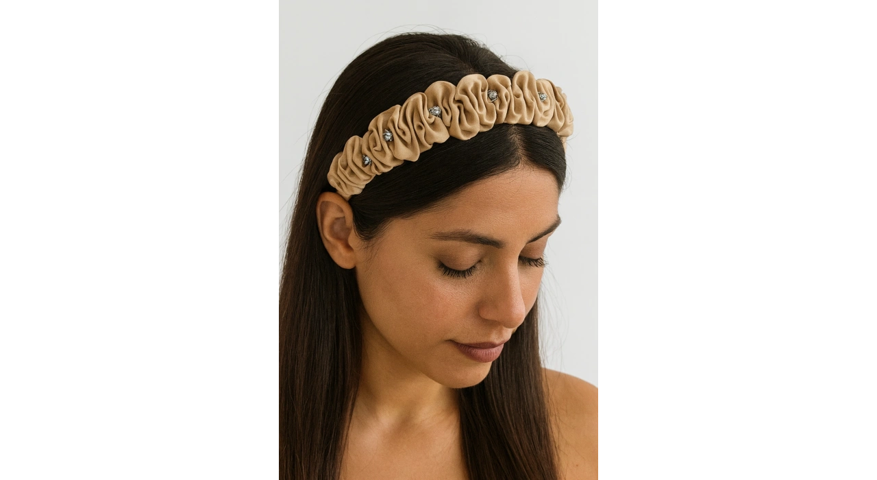 Bej Renk Taş Detaylı Taç