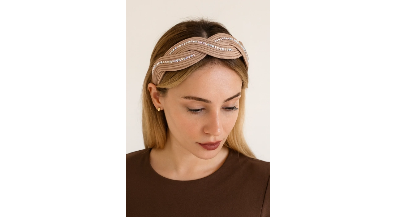 Bej Renk Taş Detaylı Taç