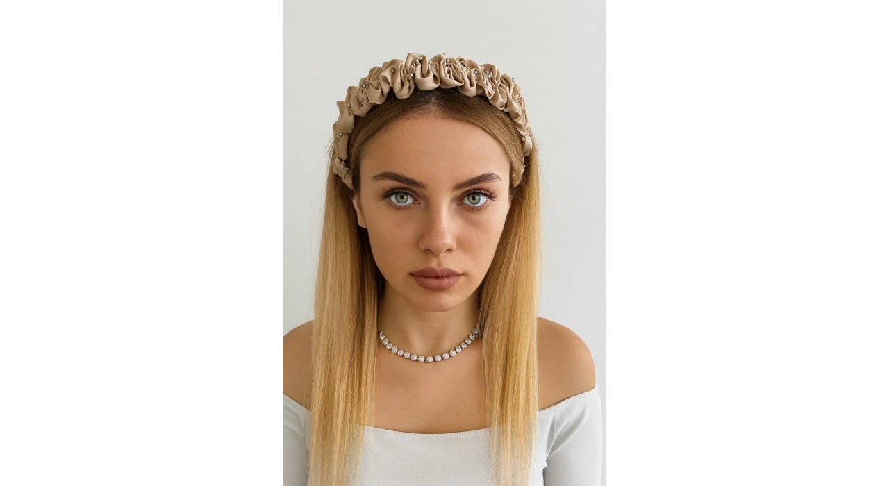 Bej Renk Taş Detaylı Taç