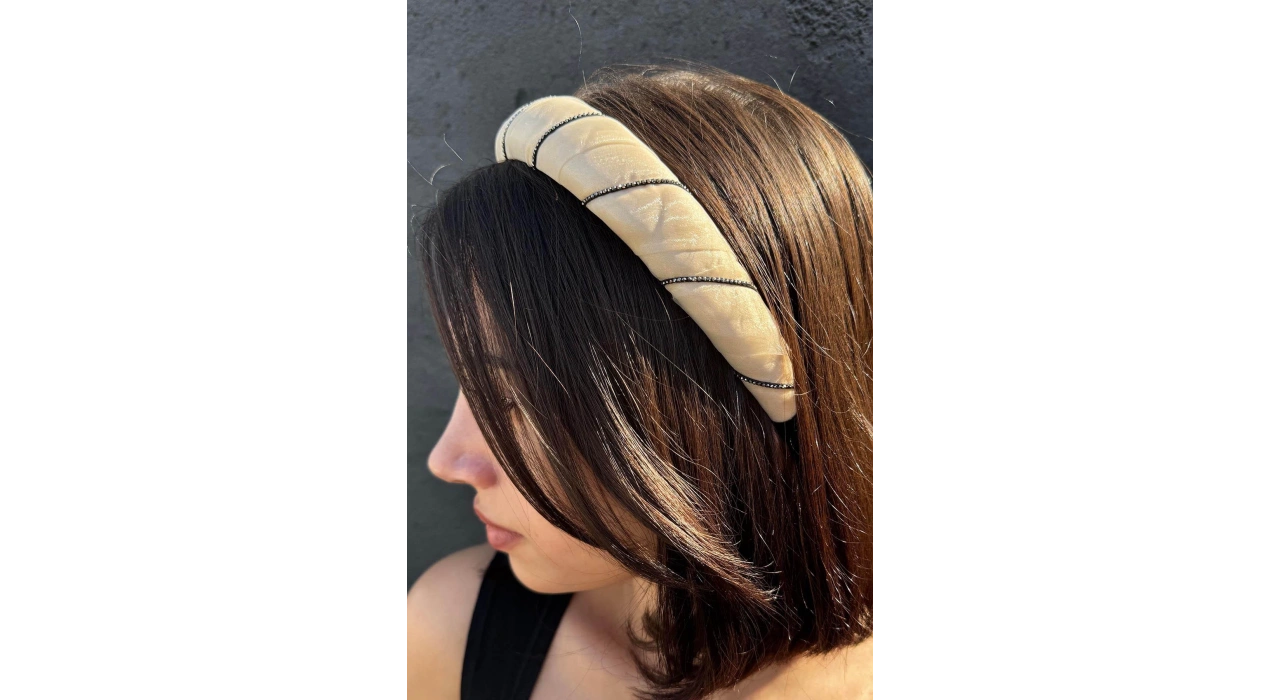 Bej Renk Taş Detaylı Taç