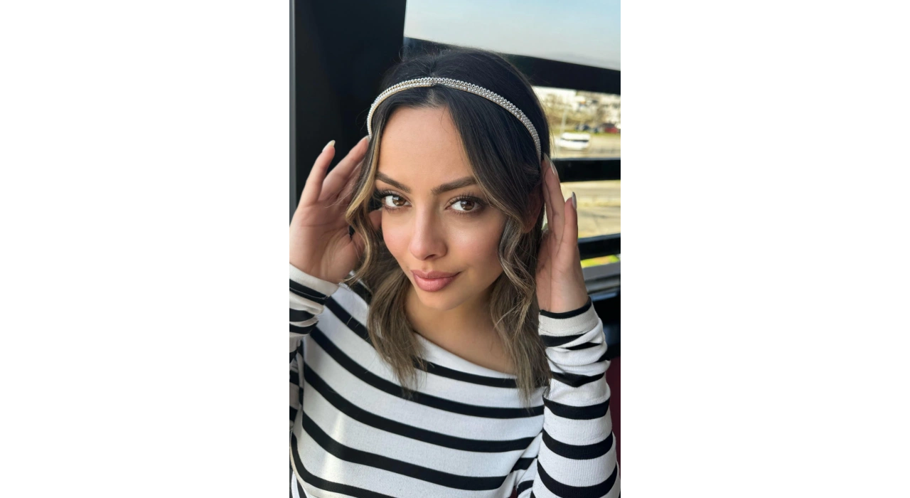 Beyaz Renk İnci Detaylı Taç