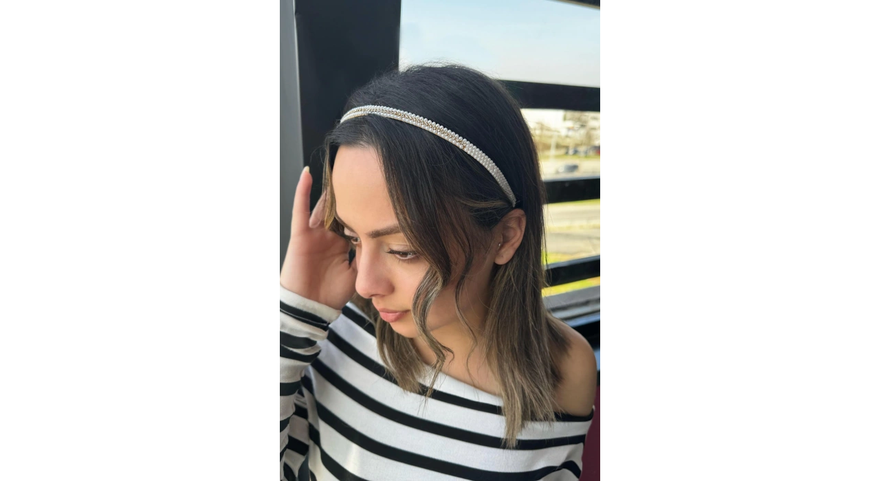 Beyaz Renk İnci Detaylı Taç