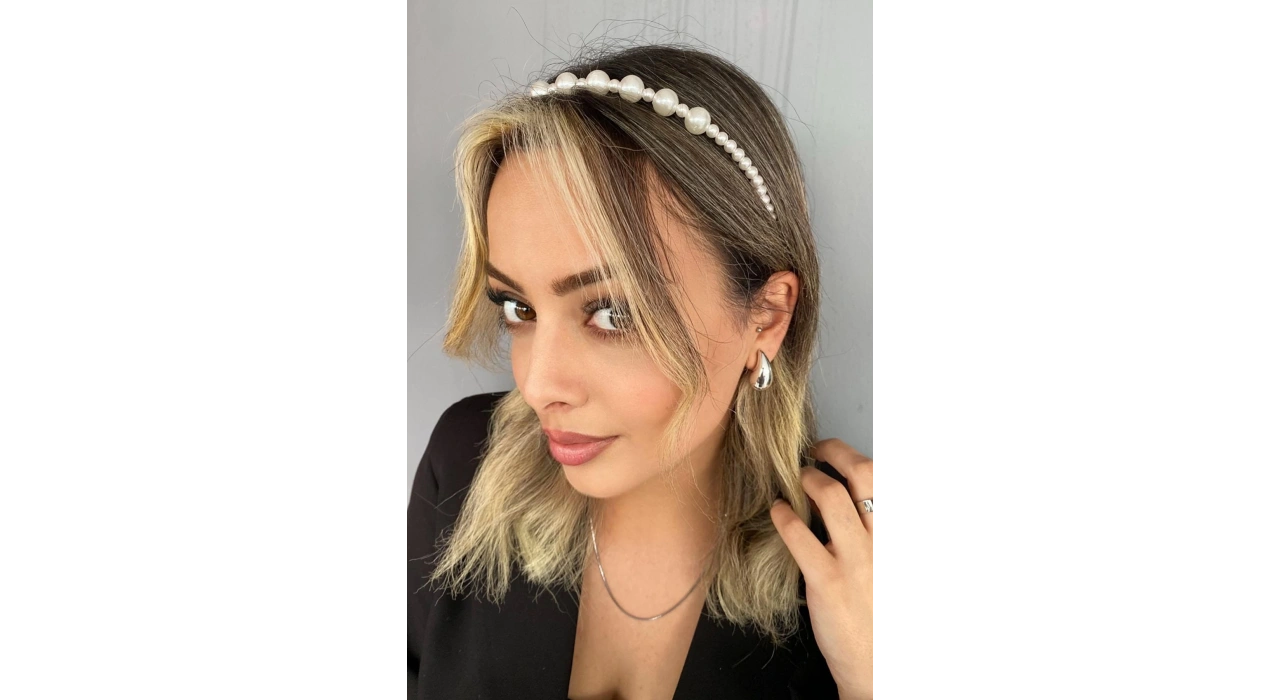 Beyaz Renk İncili Taç