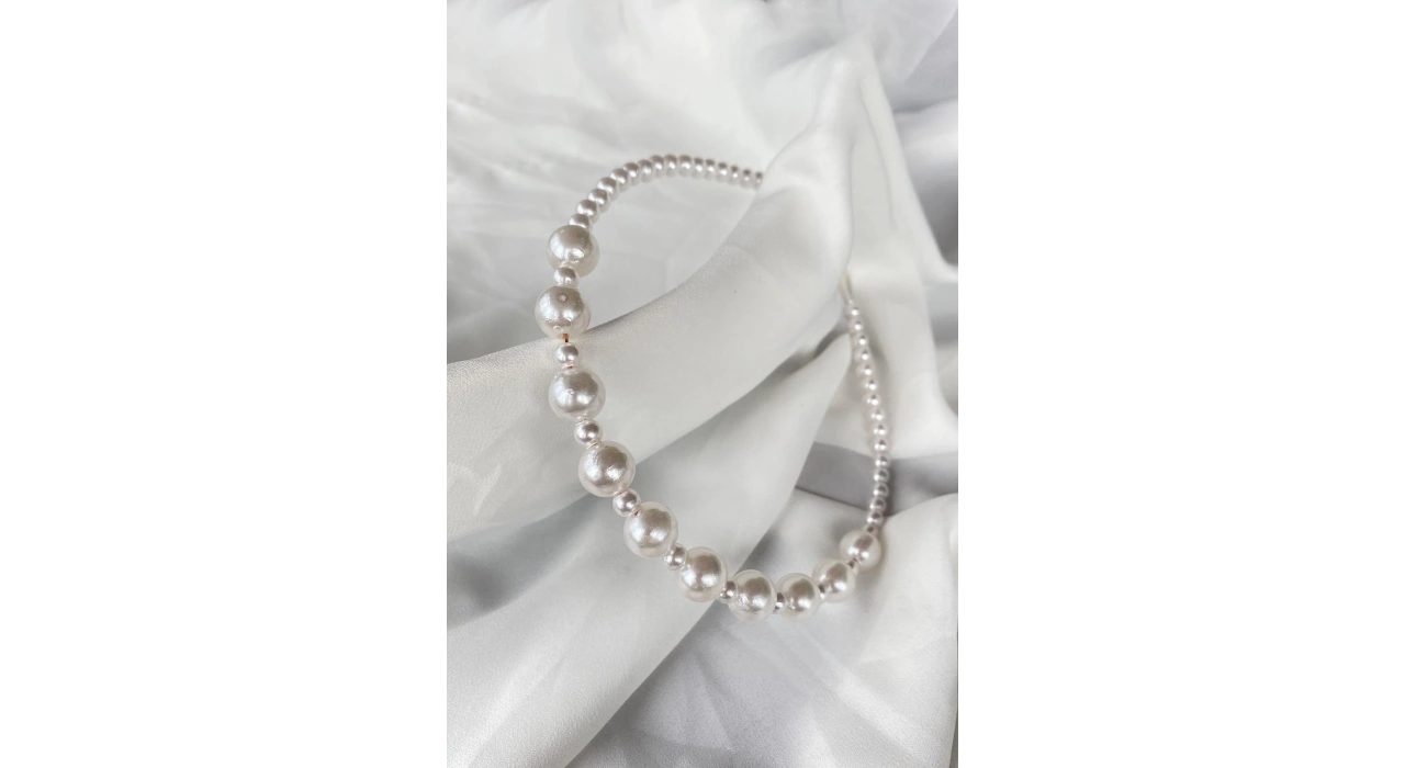 Beyaz Renk İncili Taç