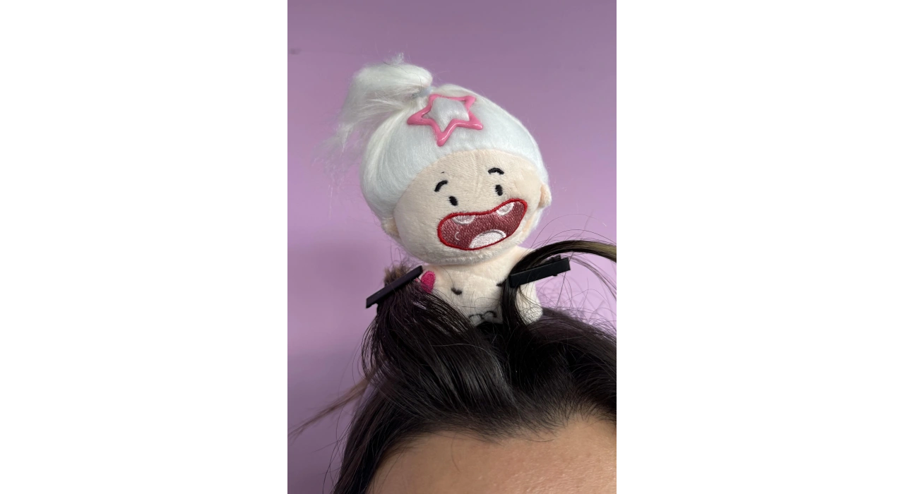 Beyaz Renk Kız Figürlü Perçem Tokası Detaylı Taç