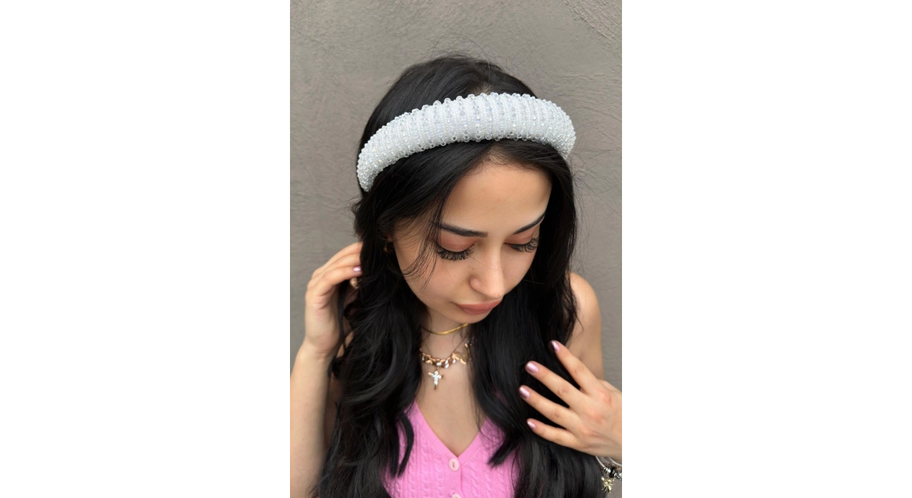 Beyaz Renk Kristal Taş Detaylı Taç