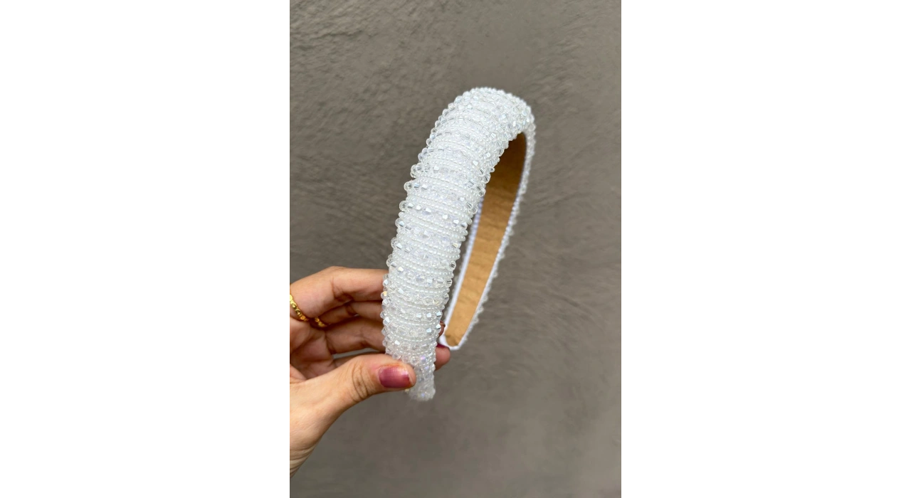 Beyaz Renk Kristal Taş Detaylı Taç